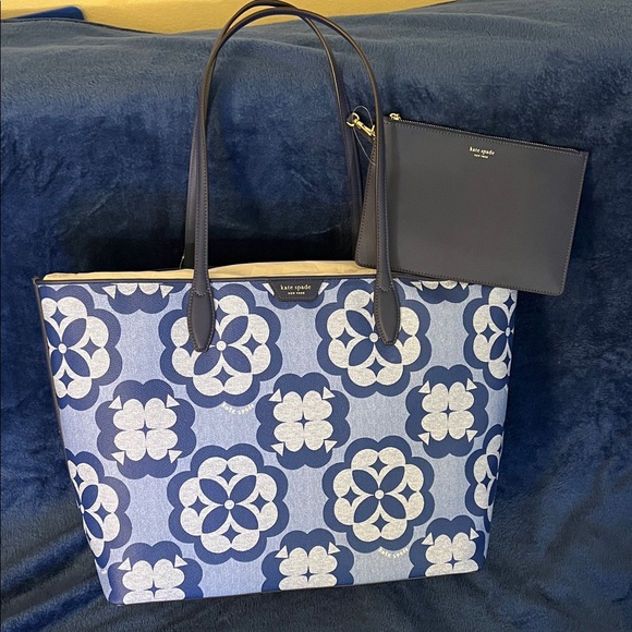 kate spade Handbags - Kate Spade Navy and Cream Patterned Tote New with tag